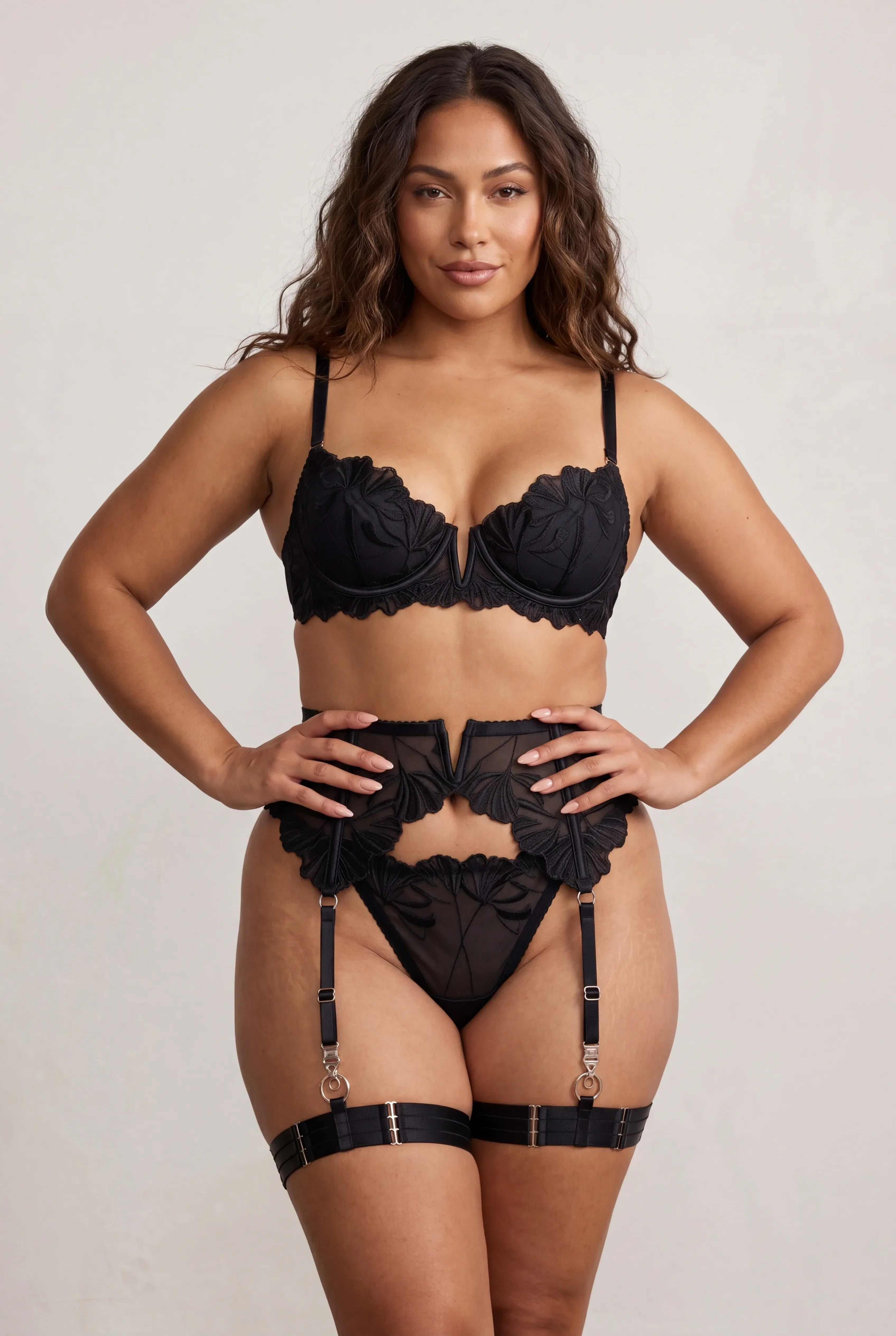 Women's lingerie set four pieces with thigh bands and gloves - FLAME Black  - Image 3
