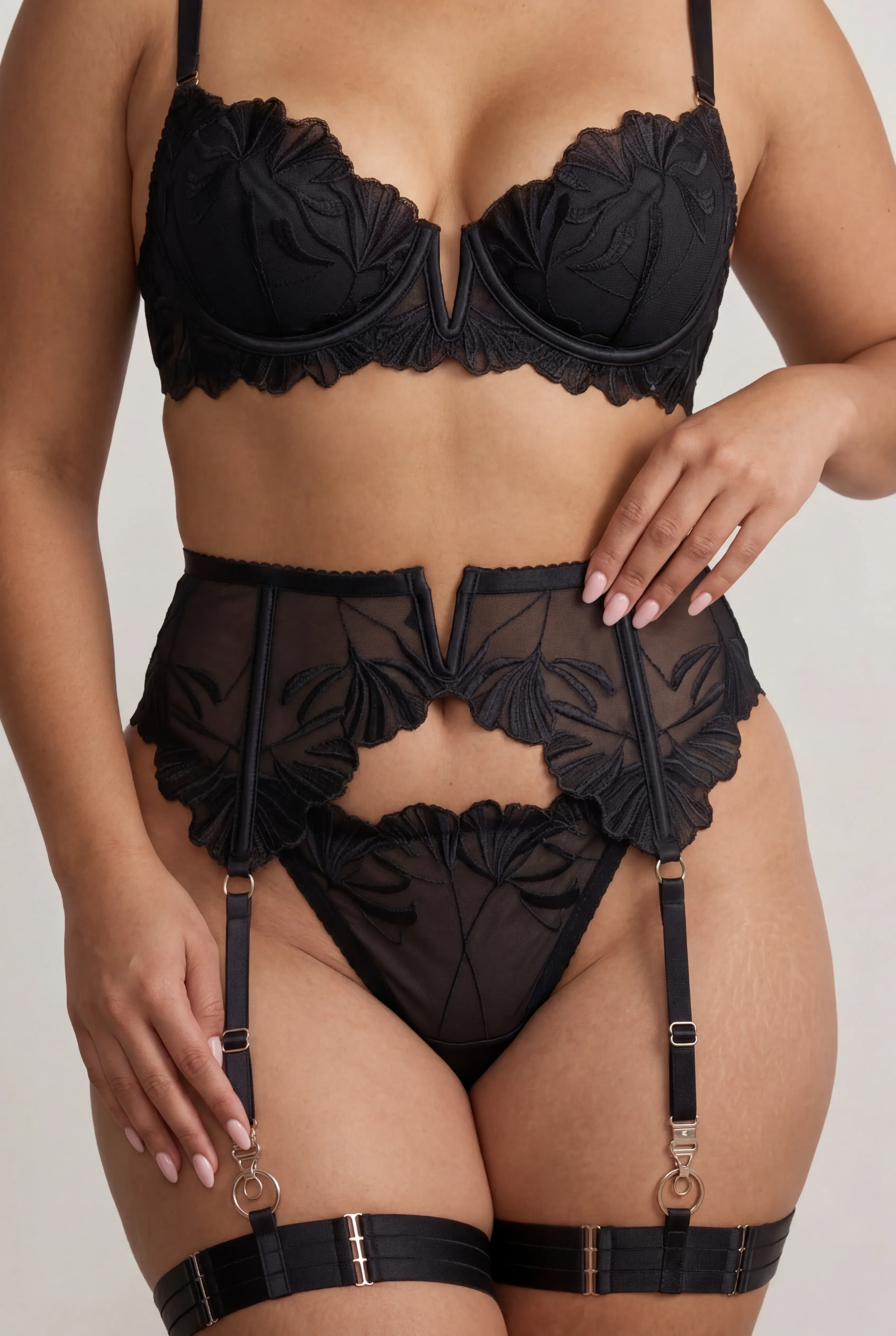 Women's lingerie set four pieces with thigh bands and gloves - FLAME Black  - Image 5